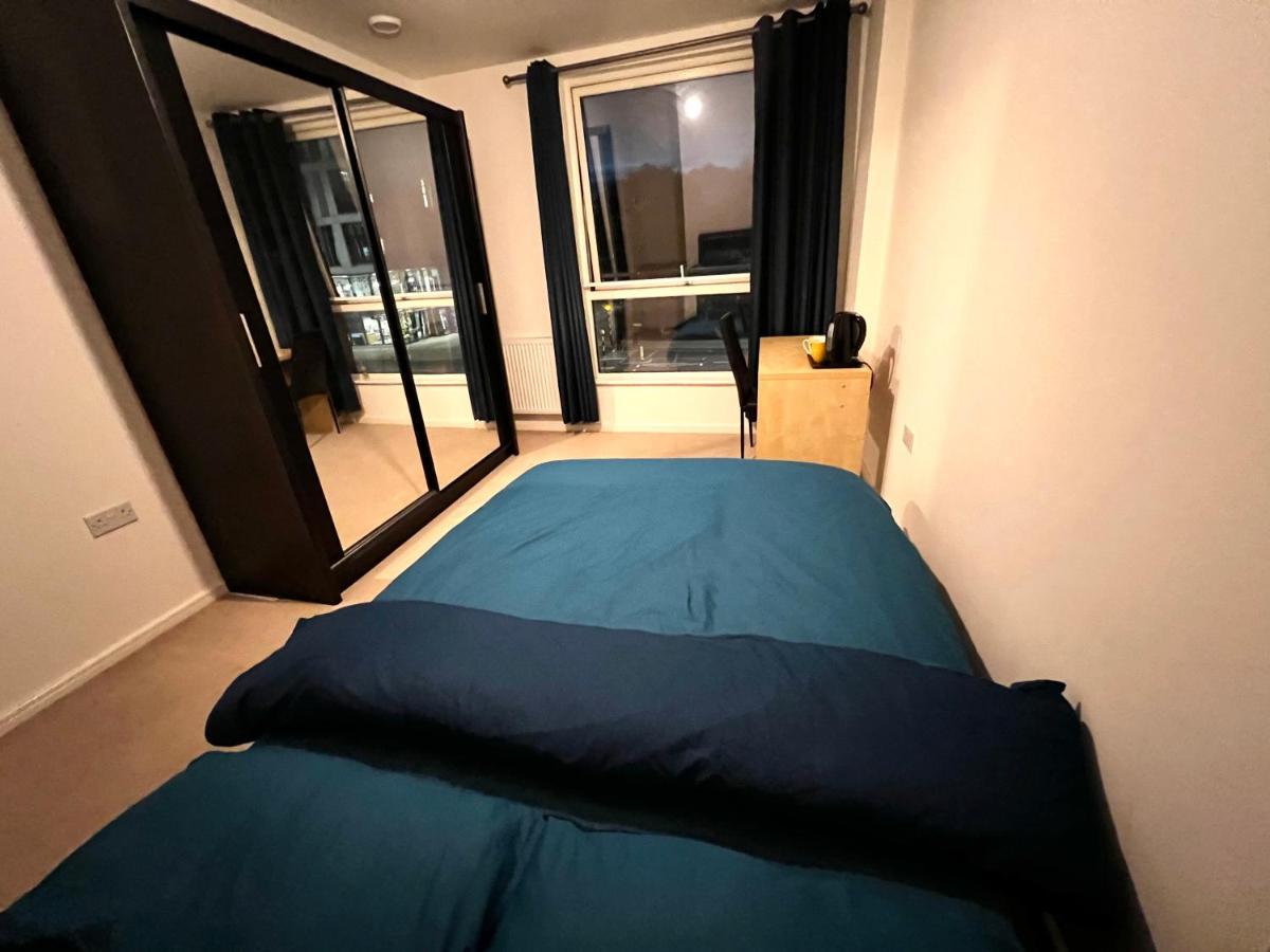 Ensuit Double Room In London, Colindale Edgware Kültér fotó